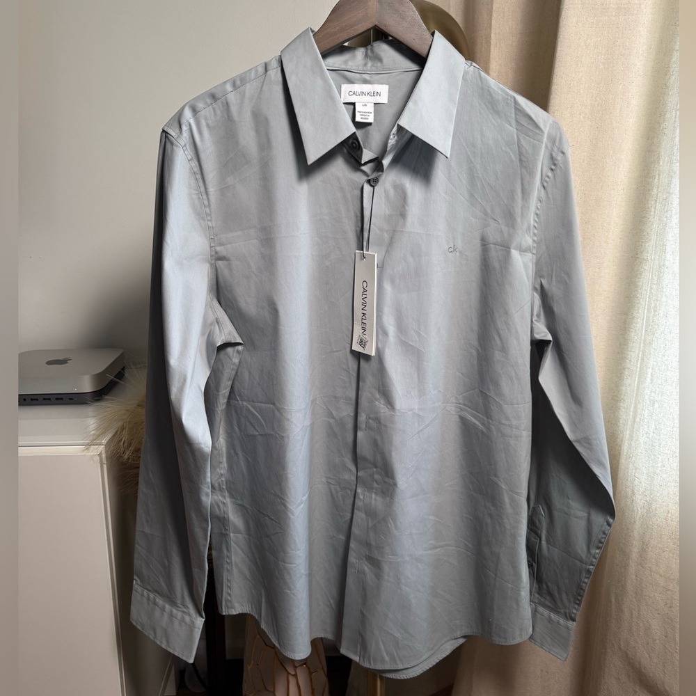 NWT Calvin Klein Men Soft Gray Button Down | Large